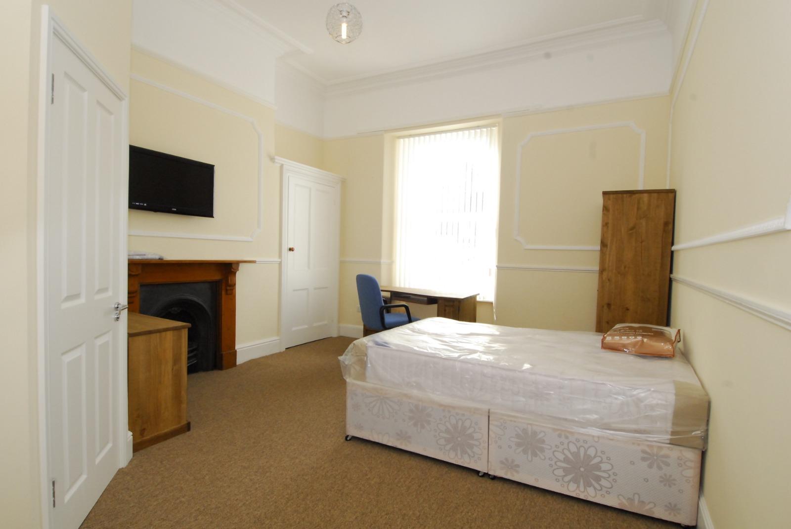 Room North Hill in Plymouth