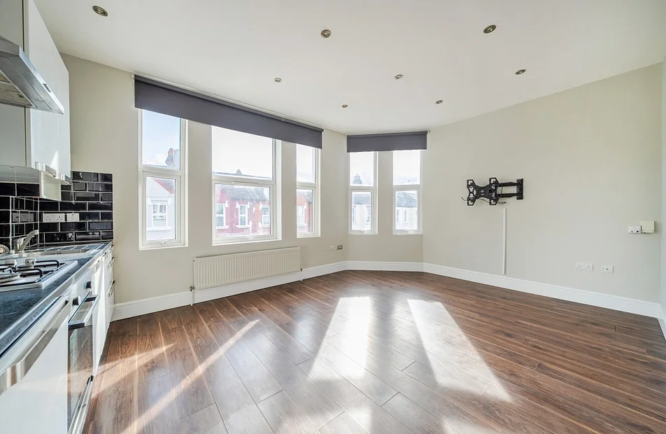 Flat Grenfell Road in Greater London