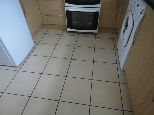 Room Swinford Road in Birmingham