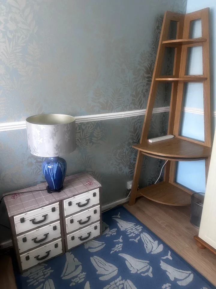 Room Elsinge Road in Greater London