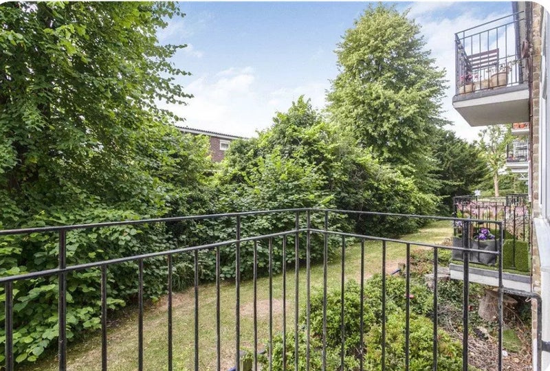 Room Thursley Gardens in Greater London
