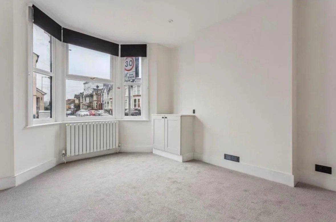 Flat Sandringham Road in Watford