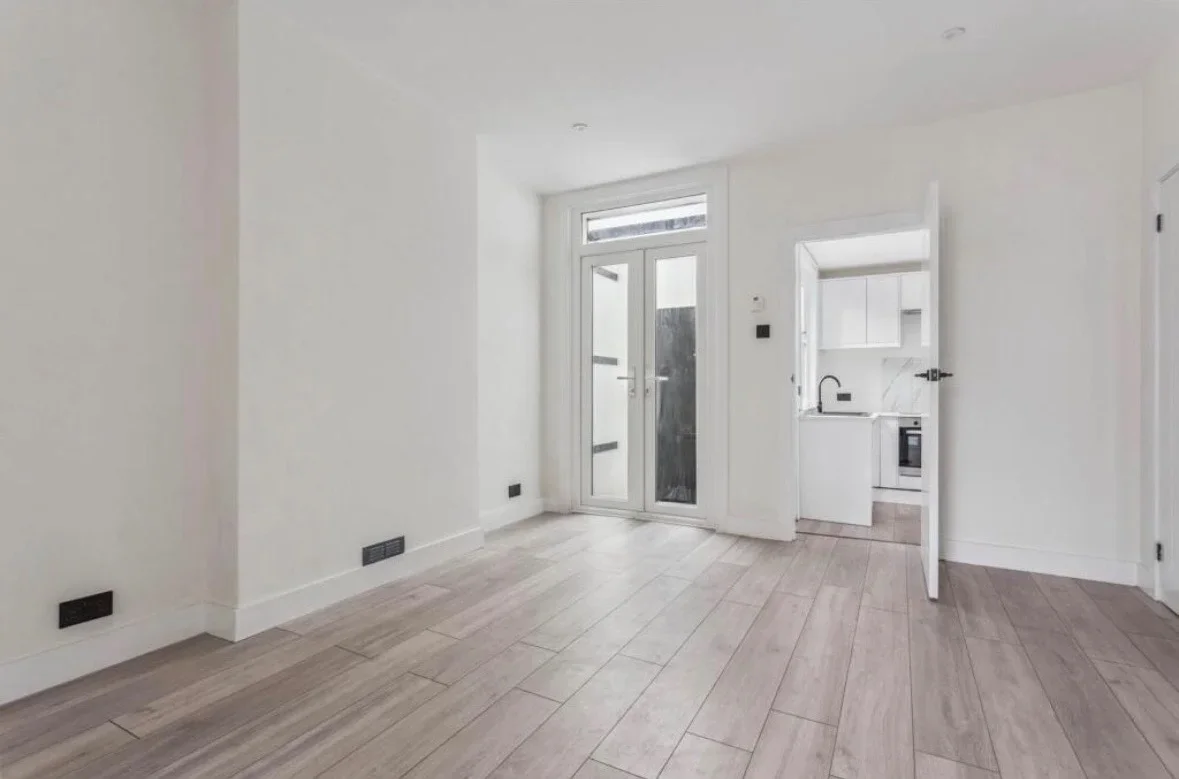 Flat Sandringham Road in Watford