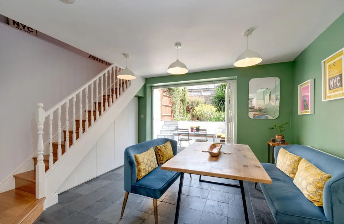 Flat Acton Lane in Greater London