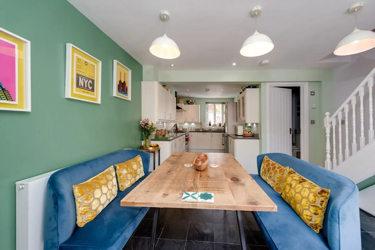 Flat Acton Lane in Greater London