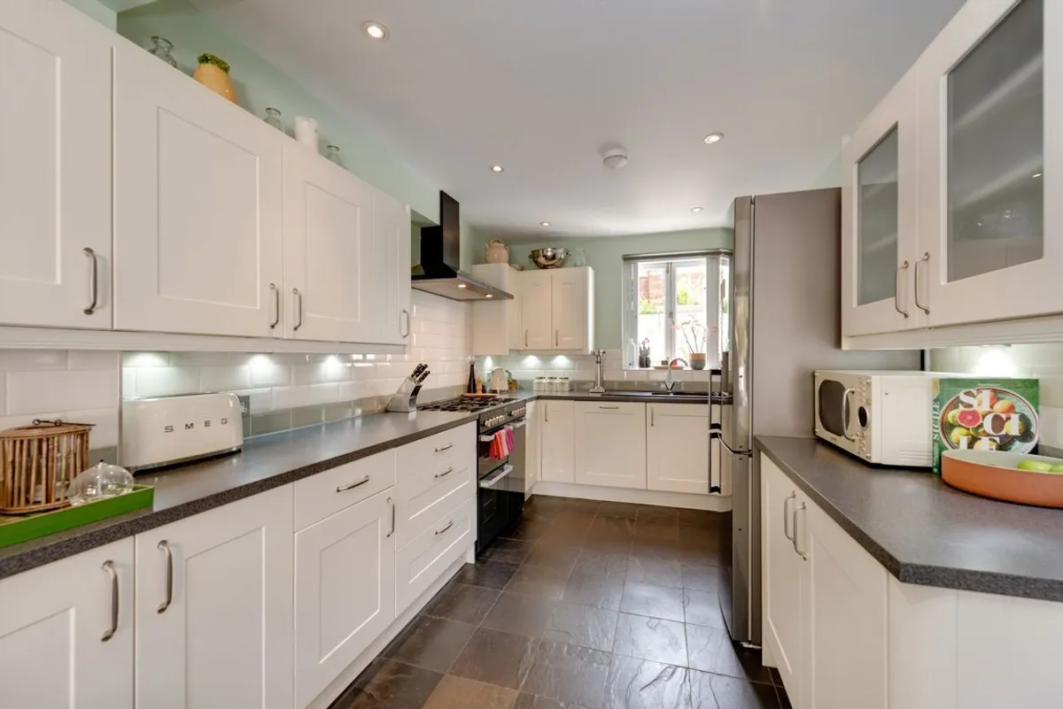 Flat Acton Lane in Greater London