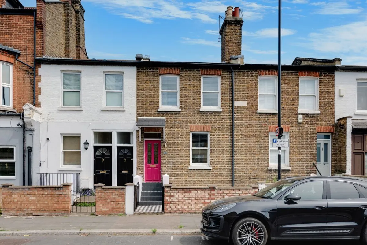Flat Acton Lane in Greater London