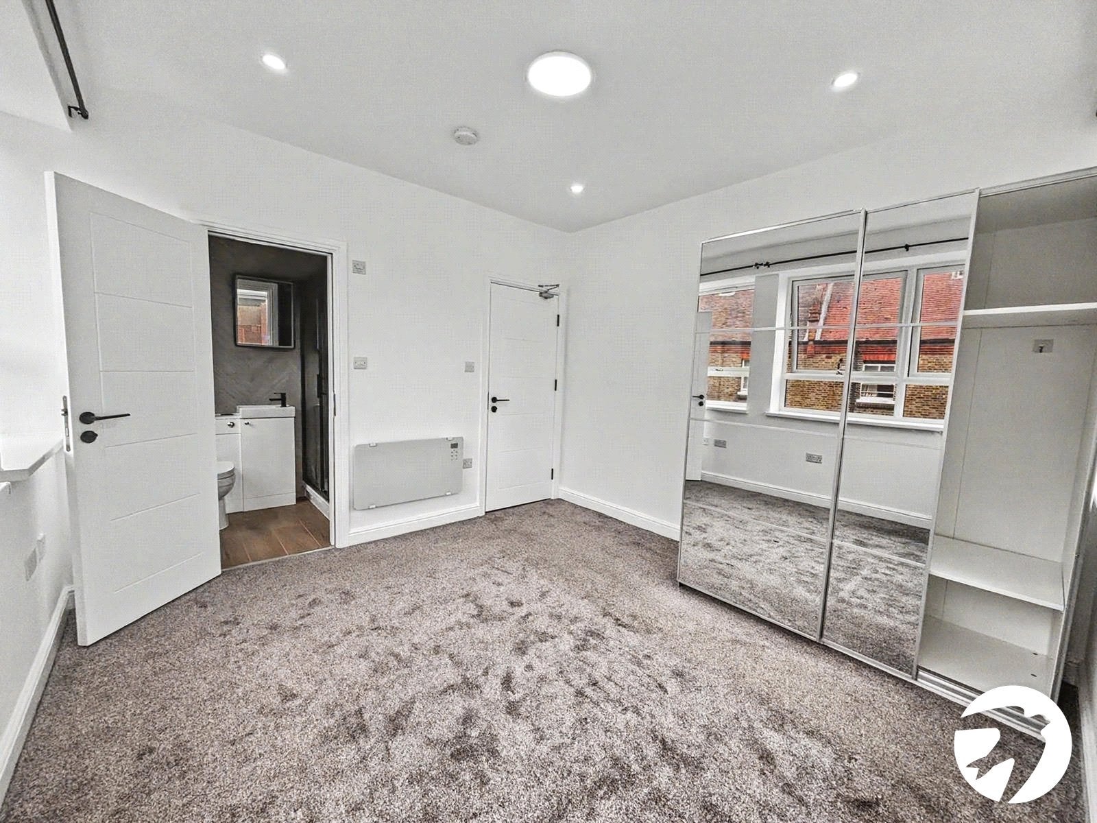 Flat Instone Road in Dartford