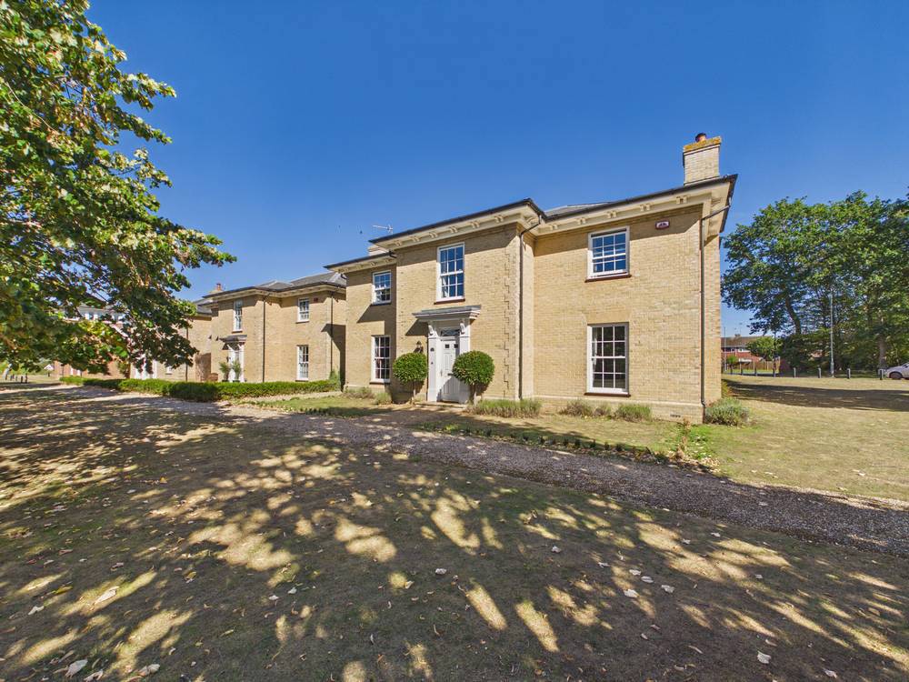 House Lawford Place in Lawford