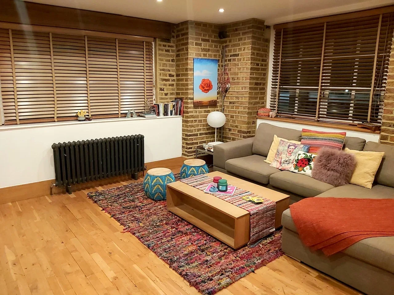 Flat Roper Lane in Greater London