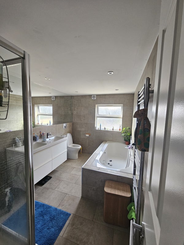 Room Geere Road in Greater London