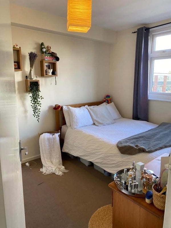 Room Strathdon Drive in Greater London