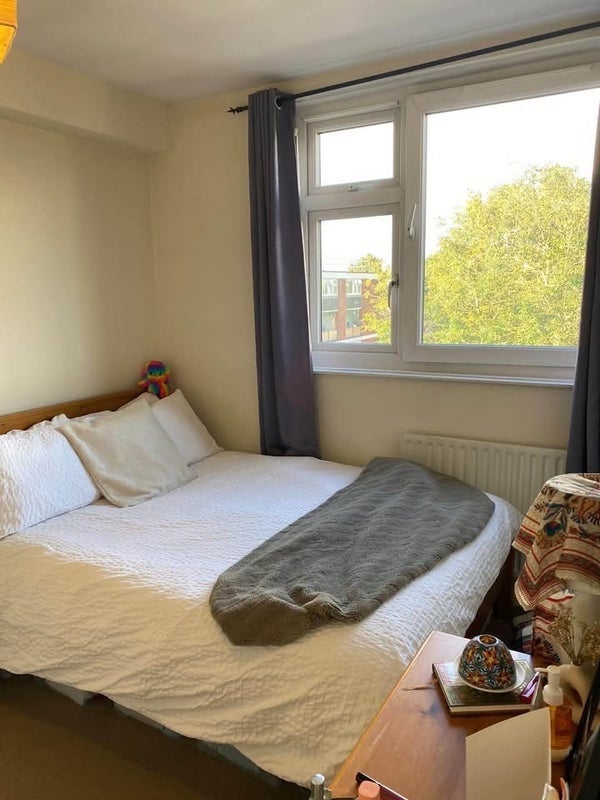 Room Strathdon Drive in Greater London