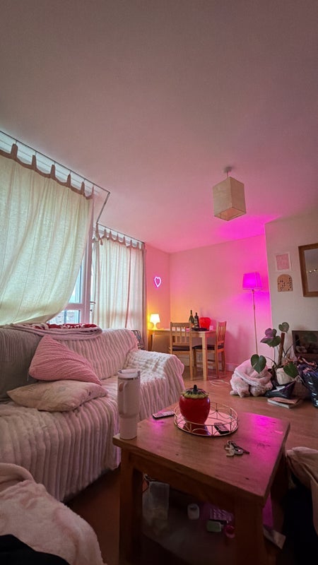 Room Strathdon Drive in Greater London