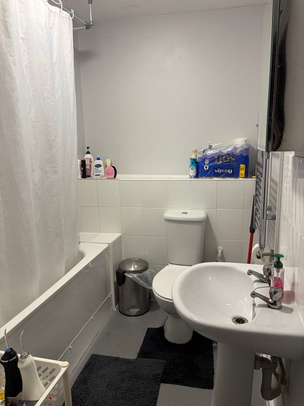 Room Whitley Mead in Harry Stoke