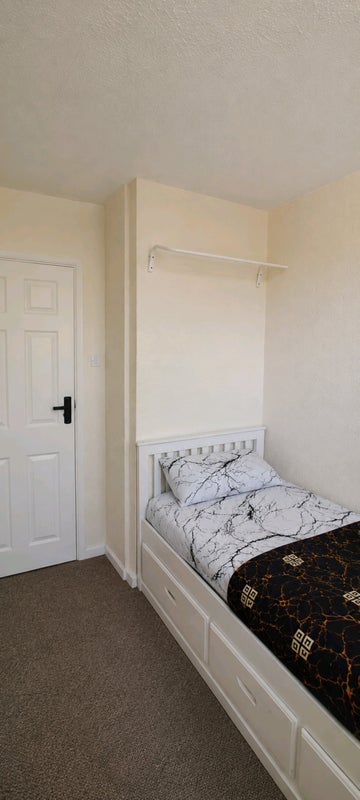 Room Saint Marys Road in Bristol