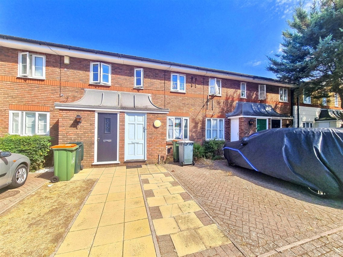 House Widgeon Close in Greater London