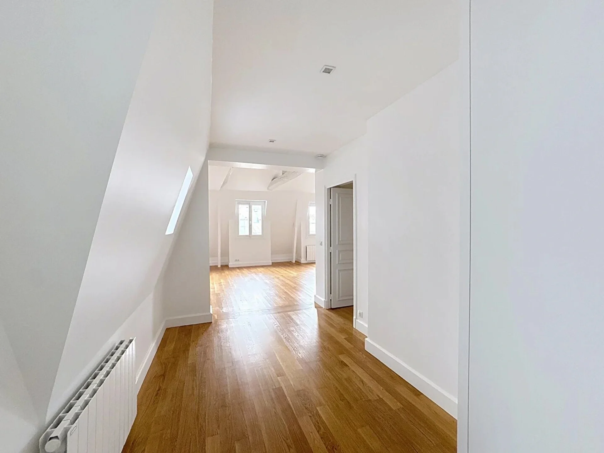 Flat Rue La Boétie in Paris