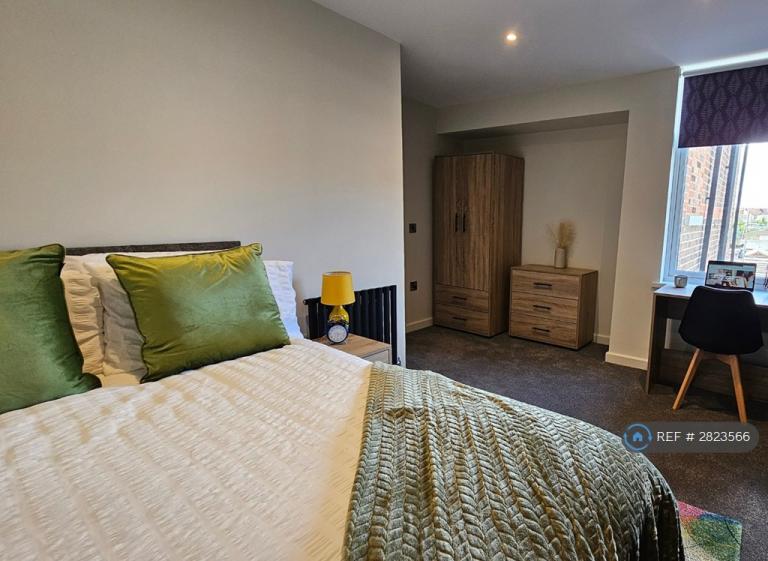 Room Kensington Road in Portsmouth