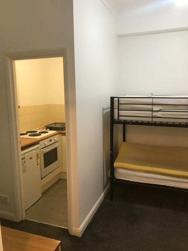 Flat Kidderminster Road in Greater London