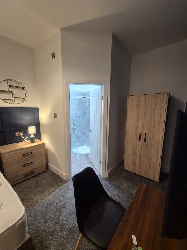 Room Gartside Street in Tameside