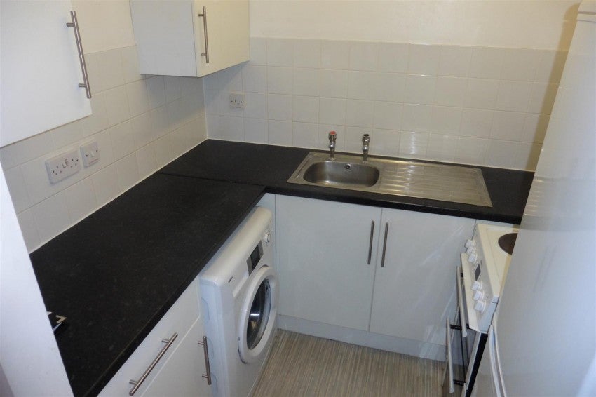 Flat Hamblin Court in Rushden