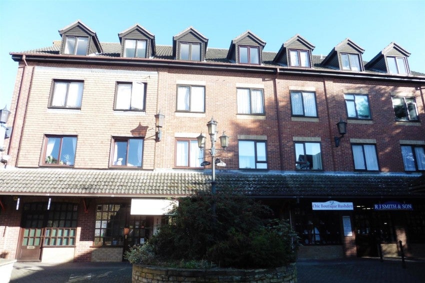 Flat Hamblin Court in Rushden