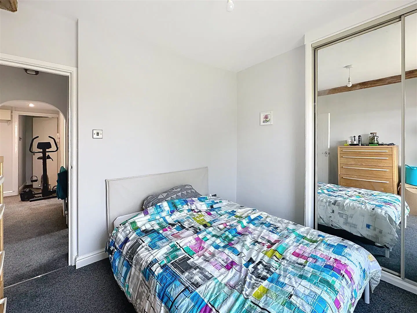Flat Clarendon Road in Kenilworth