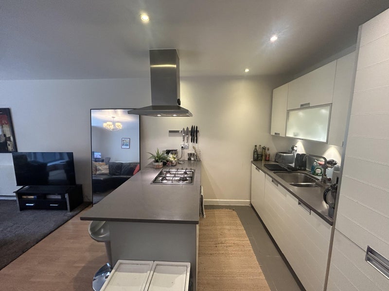 Room Wenlock Road in Greater London