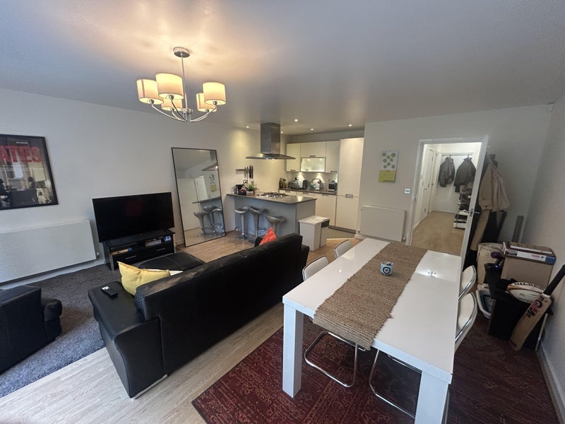 Room Wenlock Road in Greater London