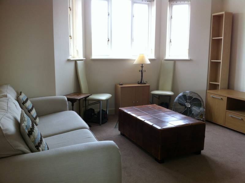 Room Sir Cyril Black Way in Greater London