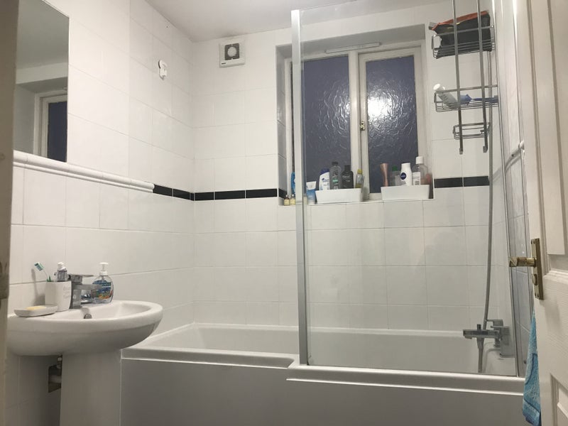 Room Sir Cyril Black Way in Greater London
