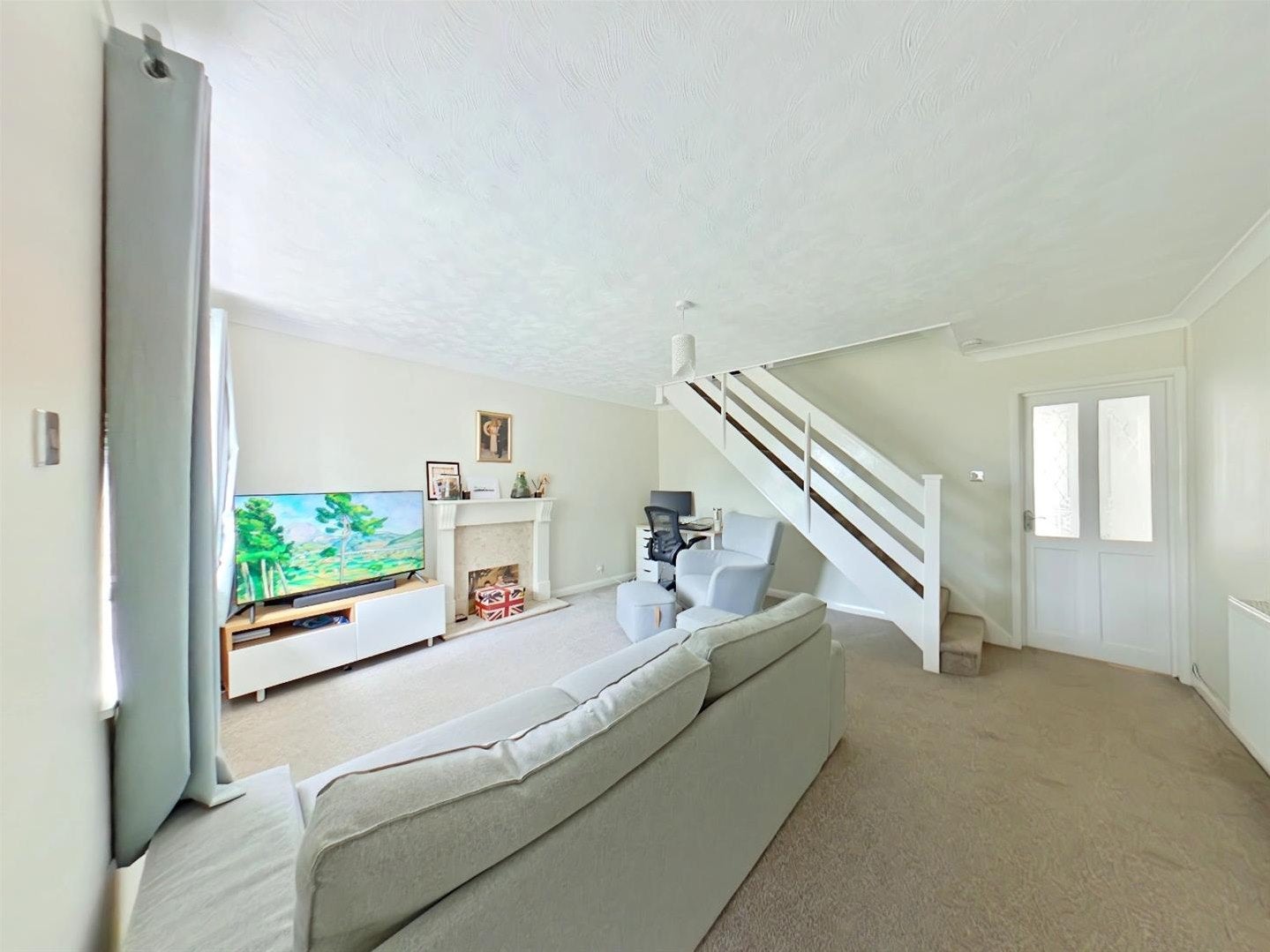 House Esmonde Close in Lee-on-the-Solent