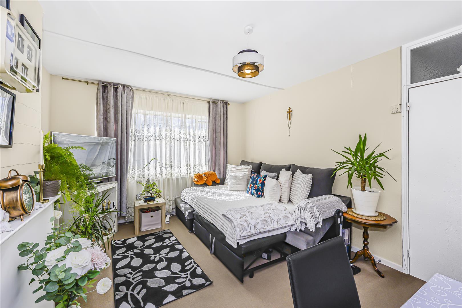 Flat Heathfield in Greater London