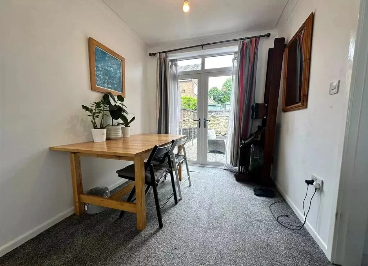 House Uppermoor Close in Leeds