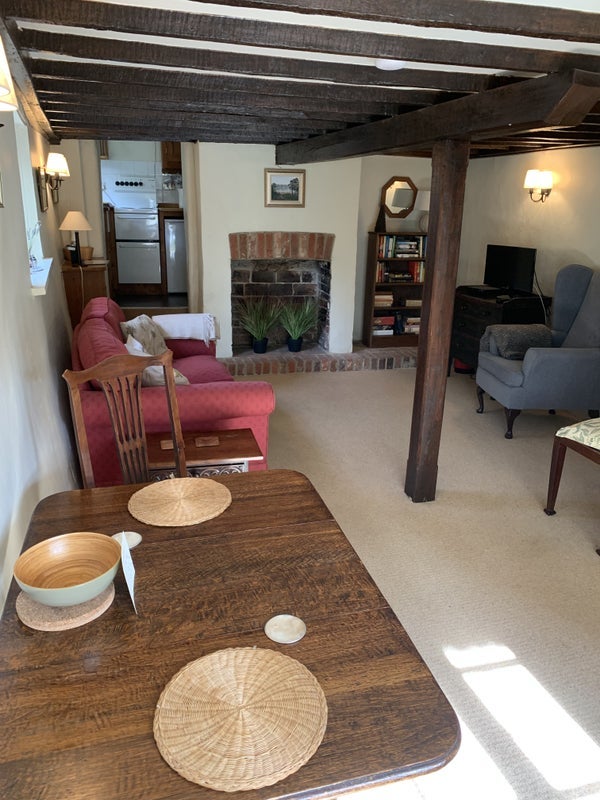 Room Chewton Common Road in Highcliffe-on-Sea