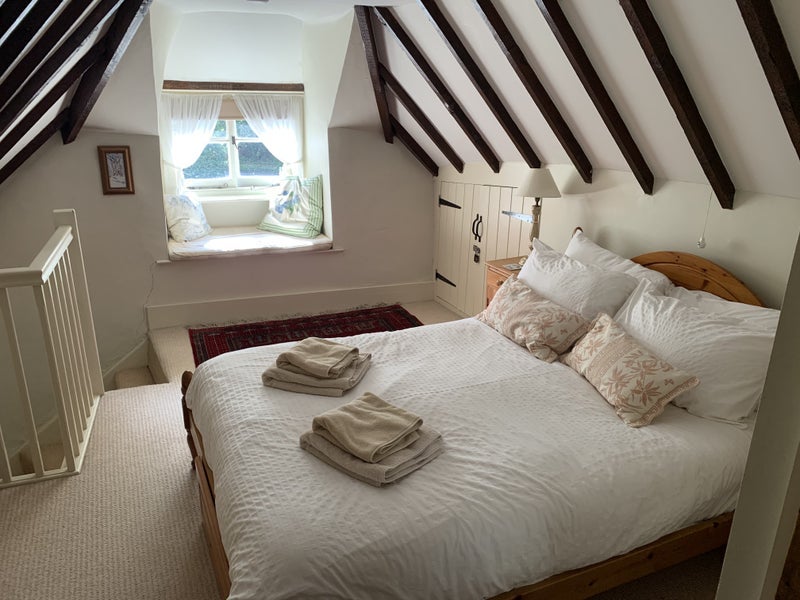 Room Chewton Common Road in Highcliffe-on-Sea
