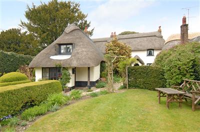 Room Chewton Common Road in Highcliffe-on-Sea