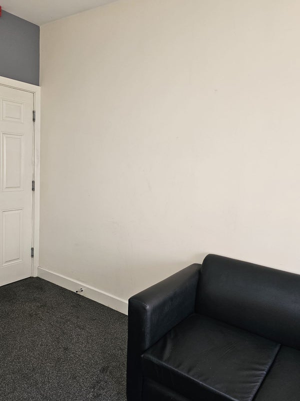 Room Godwin Street in Bradford