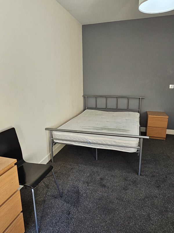 Room Godwin Street in Bradford