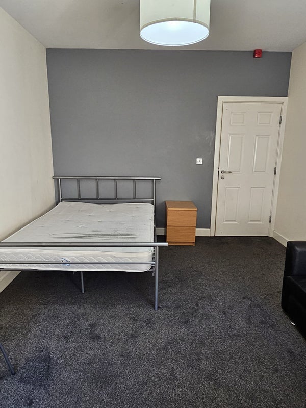 Room Godwin Street in Bradford