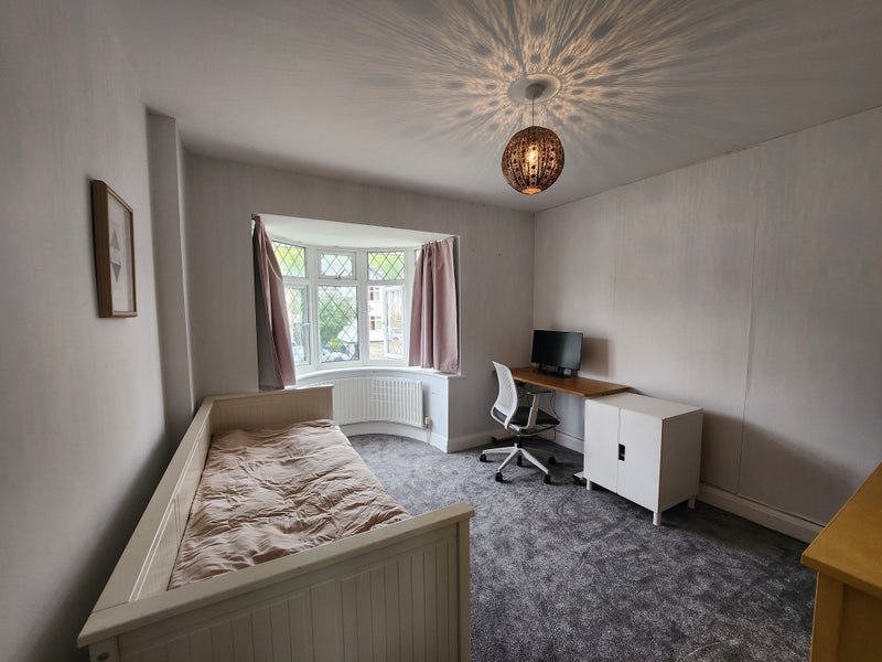 Room Chaldon Way in Greater London