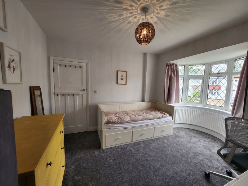 Room Chaldon Way in Greater London