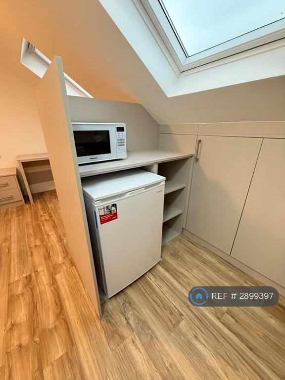 Room Wexham Road in Slough