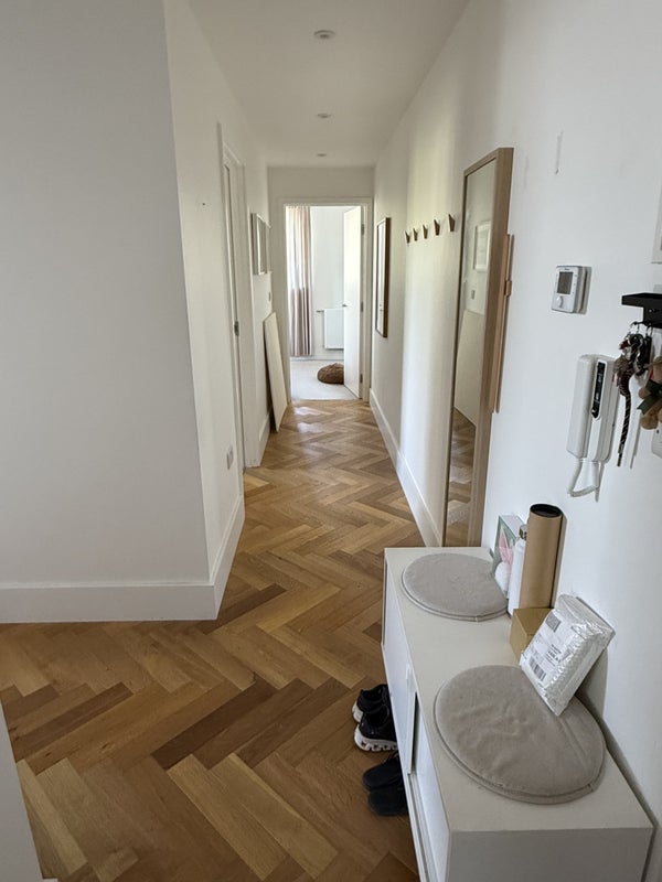 Flat Wicks Way in Greater London
