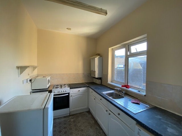 Flat Nicoll Road in Greater London