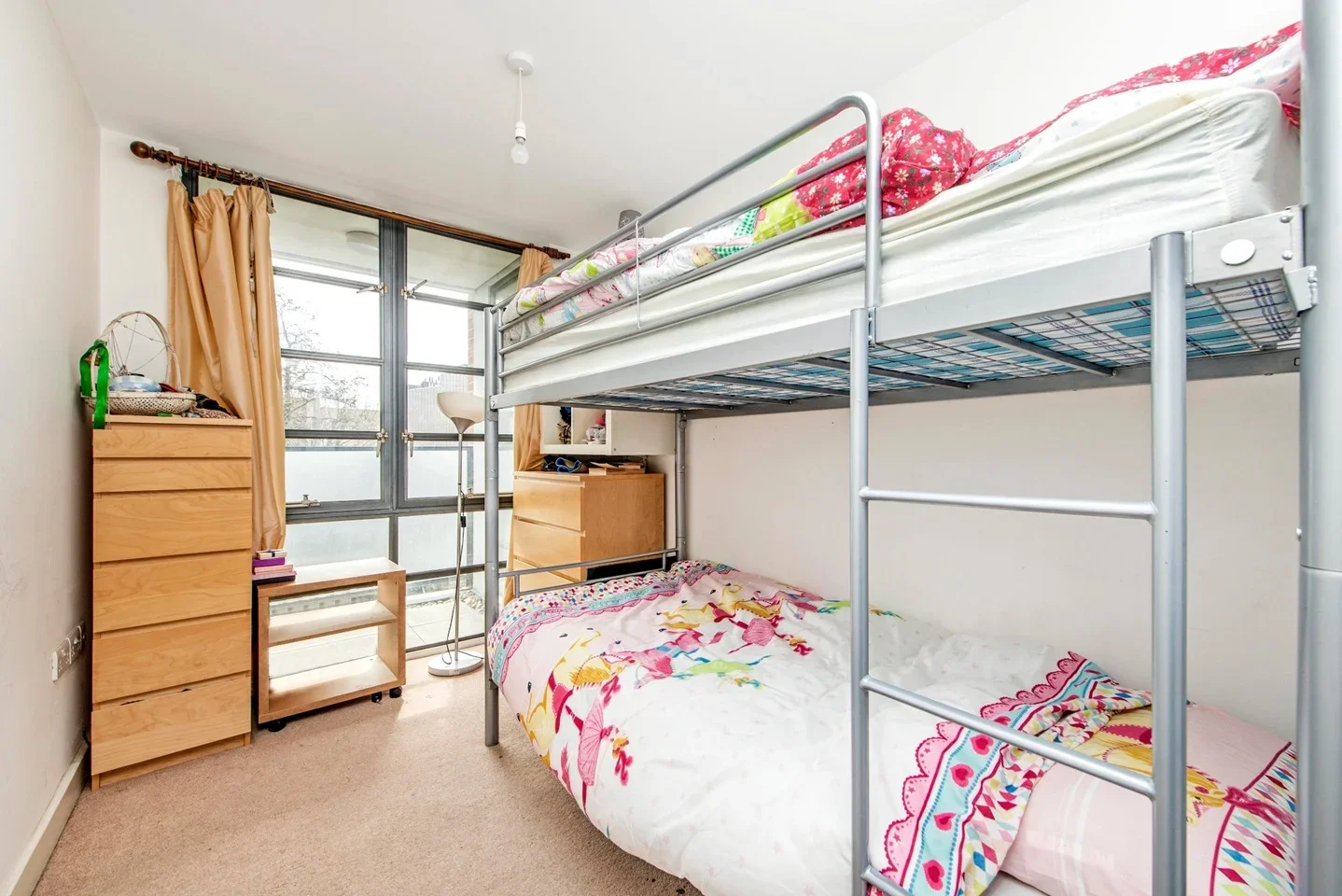 Flat De Beauvoir Crescent in Greater London