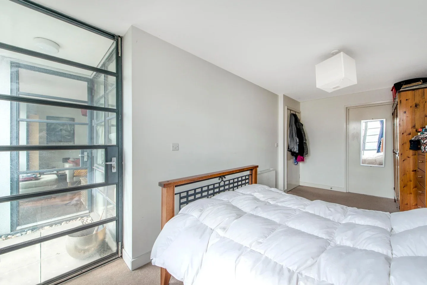 Flat De Beauvoir Crescent in Greater London