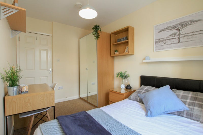 Room Planter Close in Rugby