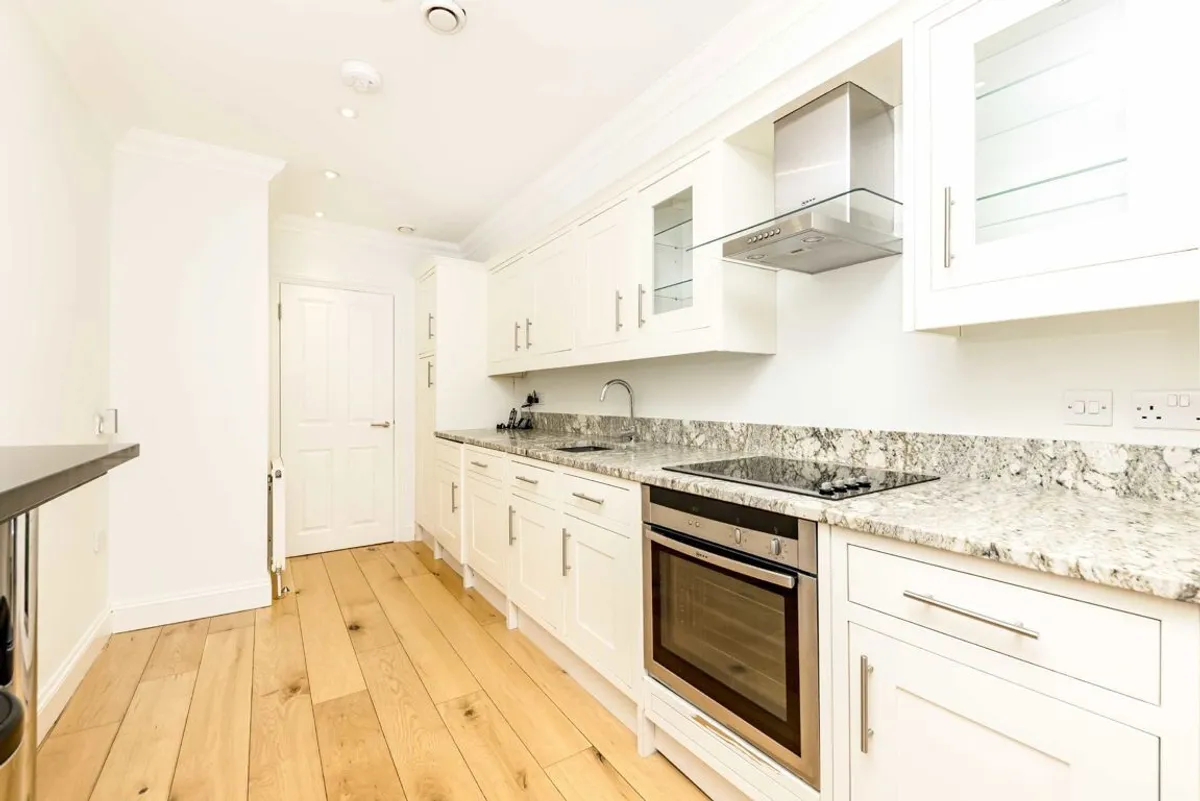 Flat Turnham Green Terrace in Greater London